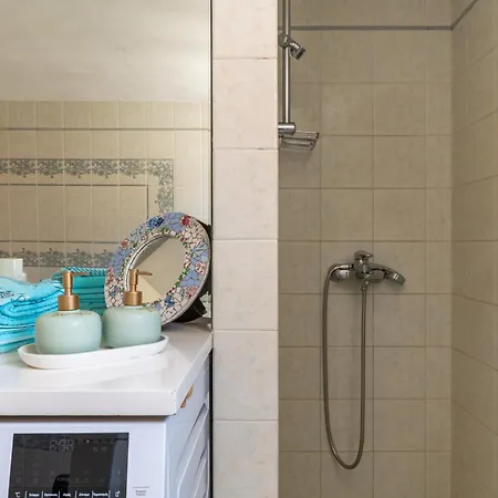 アパート The Lalouda Of Mani ギシオ