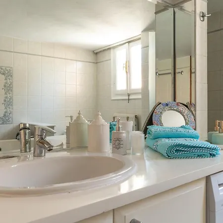 アパート The Lalouda Of Mani